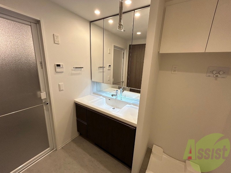 洗面設備　大きくて使いやすそうな独立洗面台になっています。