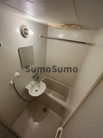 バス・シャワールーム　コンパクトで使いやすいお風呂です