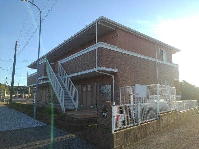 山陽小野田市大字東高泊のアパートの建物外観