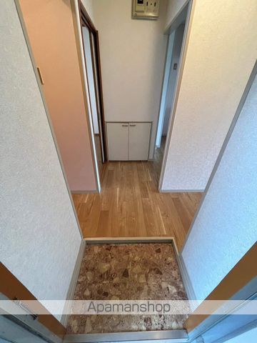 榮アパートの玄関写真