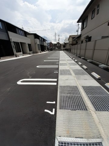 【ビートルハウス野田山IIの駐車場】