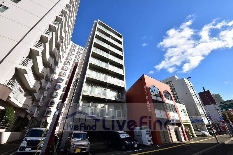 札幌市豊平区豊平三条のマンションの建物外観