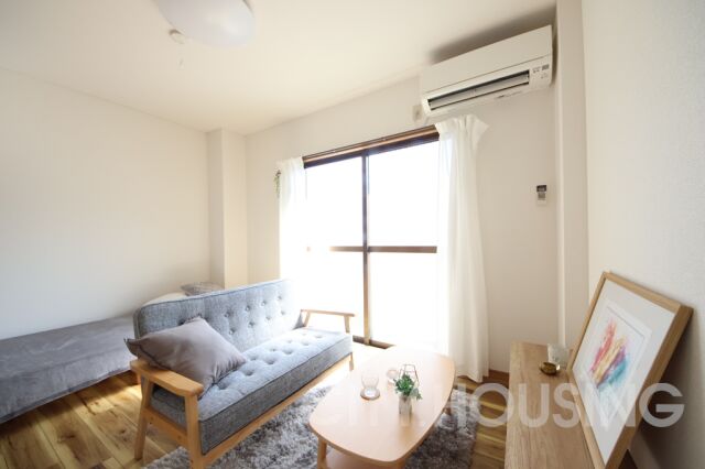 居室・リビング　※モデルルームで、家具は展示用です。