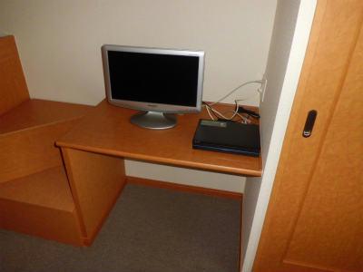 その他　テレビの横にあるのがレオネット。