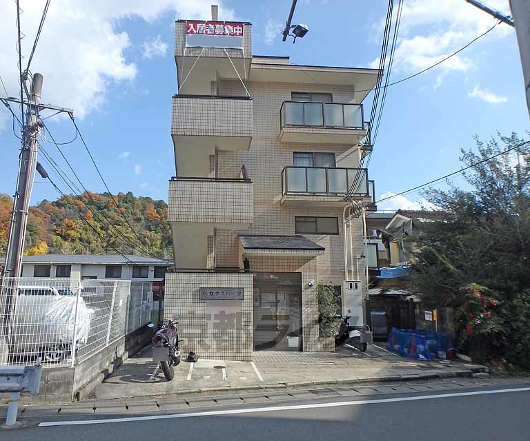 【京都市北区上賀茂二軒家町のマンションの建物外観】