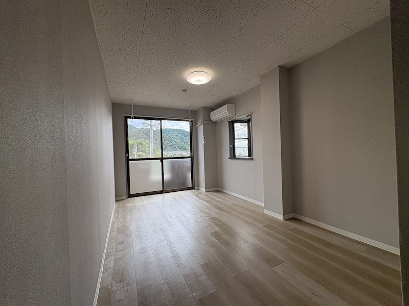 居室・リビング　南向きで陽当たりが良いです♪