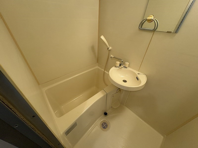 バス・シャワールーム　清潔感のあるお風呂で一日の疲れを癒しましょう。