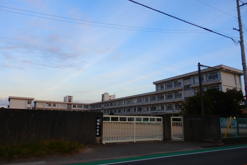 【サンハイム津市場の小学校】