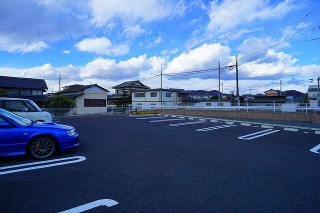 【太田市市場町のアパートの駐車場】