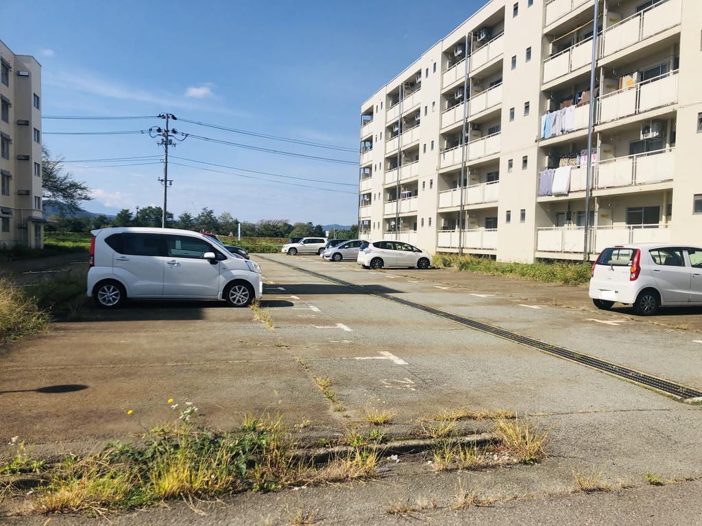 【湯沢市清水町のマンションの駐車場】