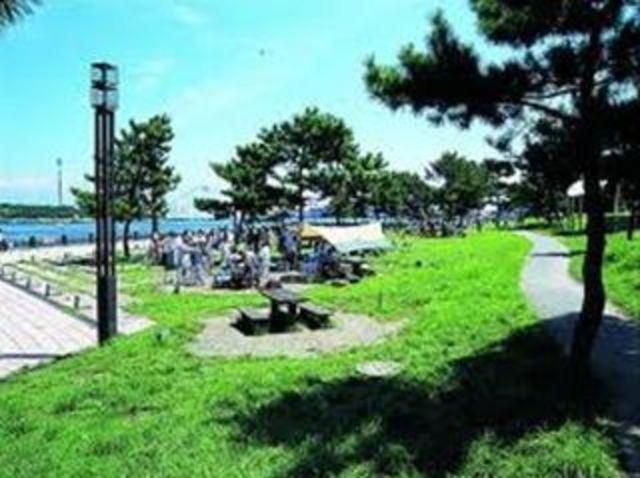 【横浜市金沢区金沢町のアパートの公園】