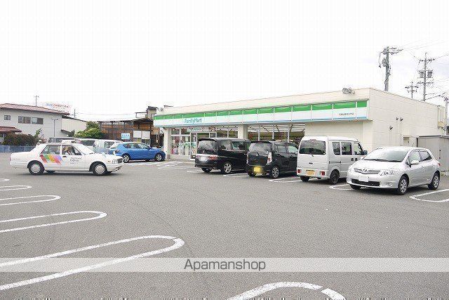 コンビニ　ファミリーマート（コンビニ）まで664m