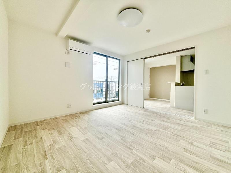 居室・リビング　2025/09.09/303号室/若松