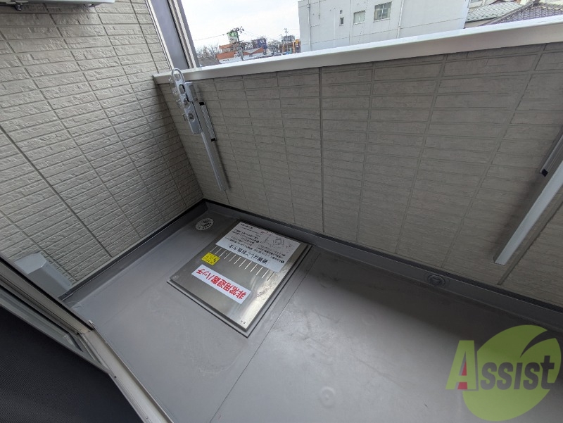 バルコニー　バルコニーは広めで椅子をおいてゆっくり過ごす事も出来ます。