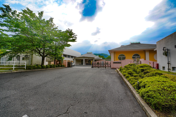 小学校　岡山市立御津小学校（小学校）まで1272m