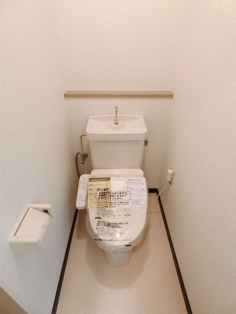 トイレ　温水洗浄便座付きのトイレです