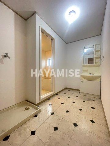 洗面設備　※同物件反転タイプの写真でございます※現況を優先します※