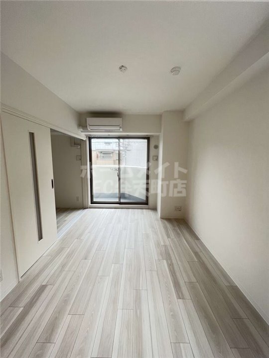 居室・リビング　こちらの居間で趣味の時間をお楽しみください