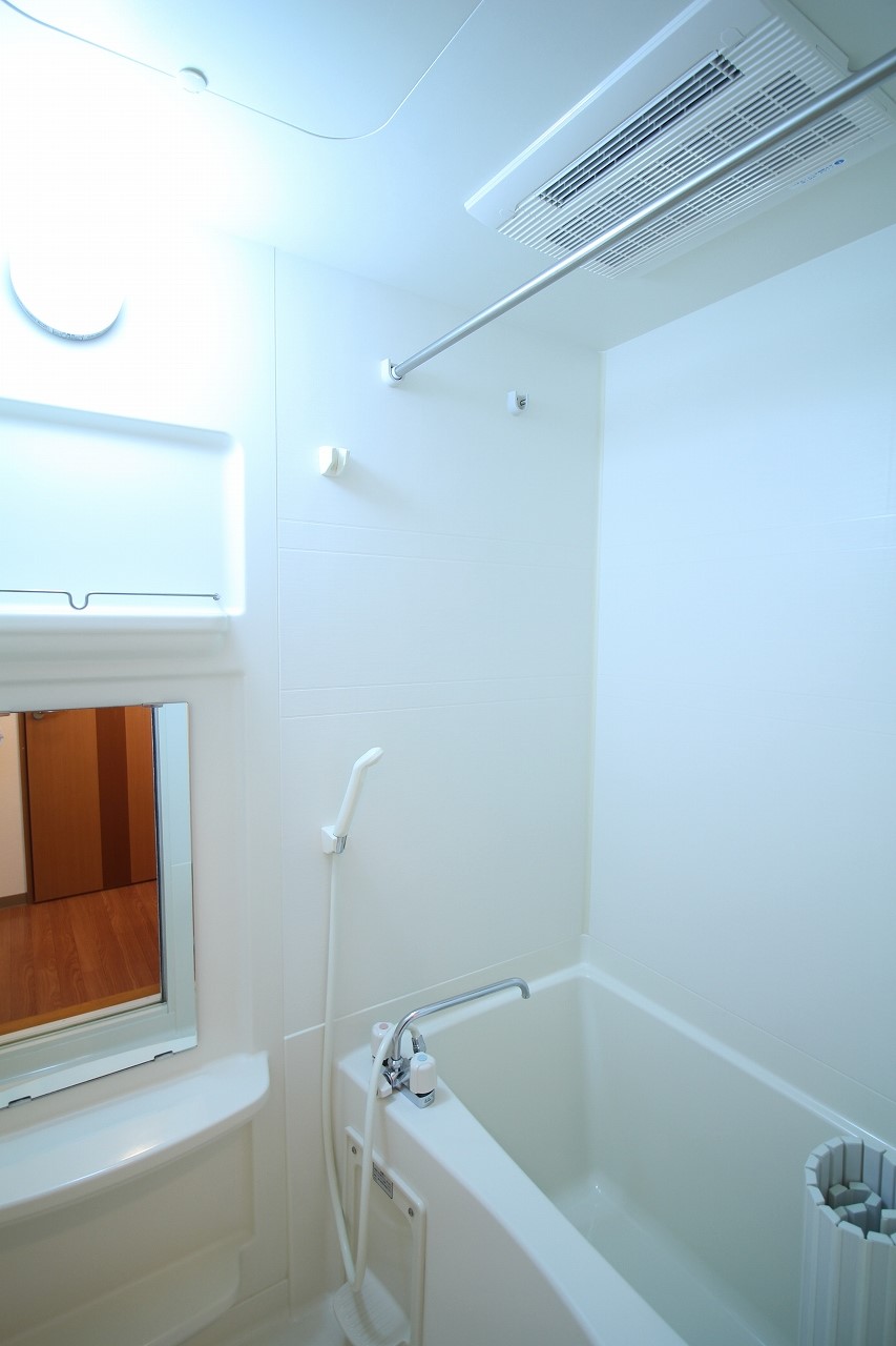 バス・シャワールーム　落ち着いた空間のお風呂です