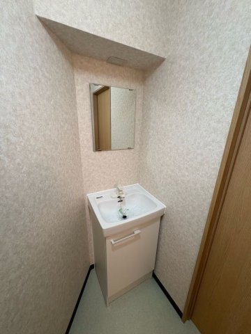 洗面設備　コンパクトで使いやすい洗面所