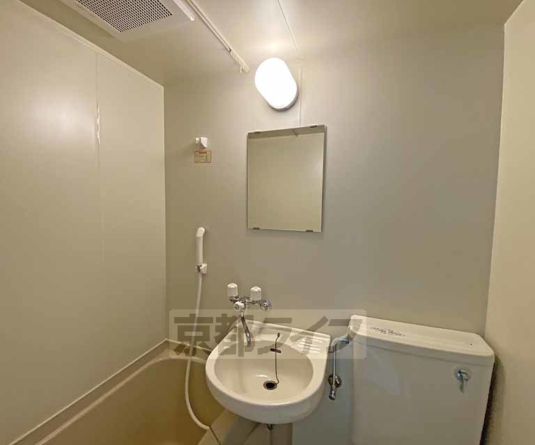 洗面設備　ユニットバスの洗面です。