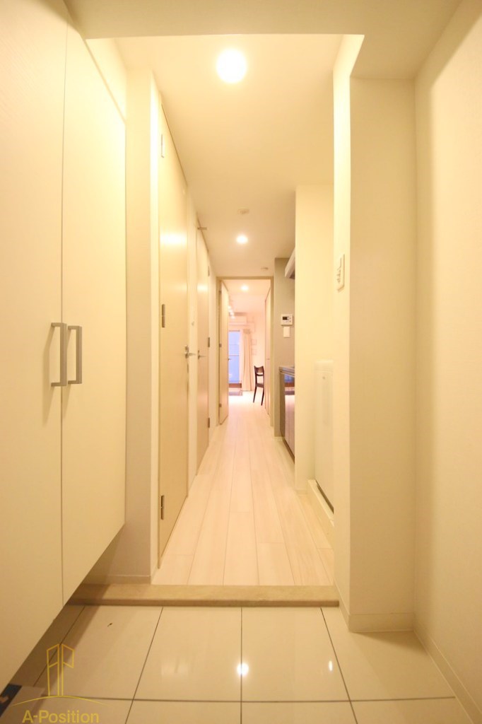 玄関　コンフォリア心斎橋EAST