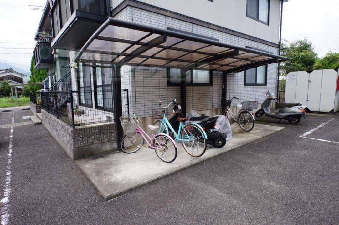 駐車場　駐輪場