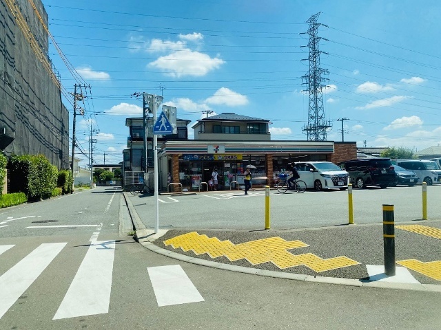 コンビニ　セブンイレブン日野万願寺２丁目店（コンビニ）まで200m