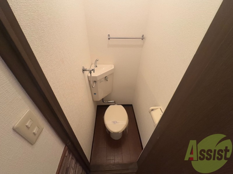 トイレ　こちらはトイレです。清潔感があり、安心して使用できます。