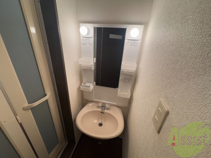 洗面設備　独立洗面台です。大きくてよいですね。シャンプーもできます！