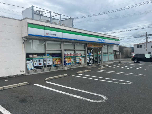 コンビニ　ファミリーマート門司大里本町店（コンビニ）まで695m