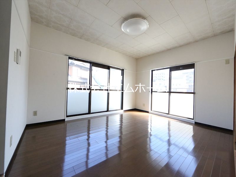 居室・リビング　洋室10帖　南向きバルコニー　南東角部屋