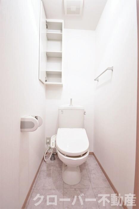 トイレ　温水洗浄便座