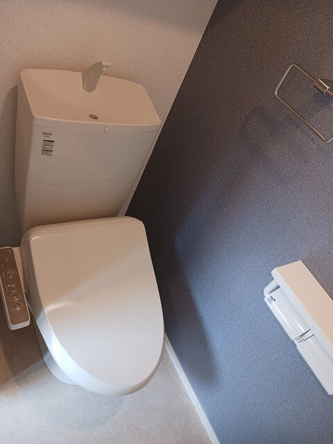 トイレ　温水洗浄便座