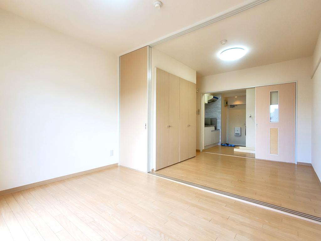 居室・リビング　洋室は6帖と4.5帖。二人入居可能です！