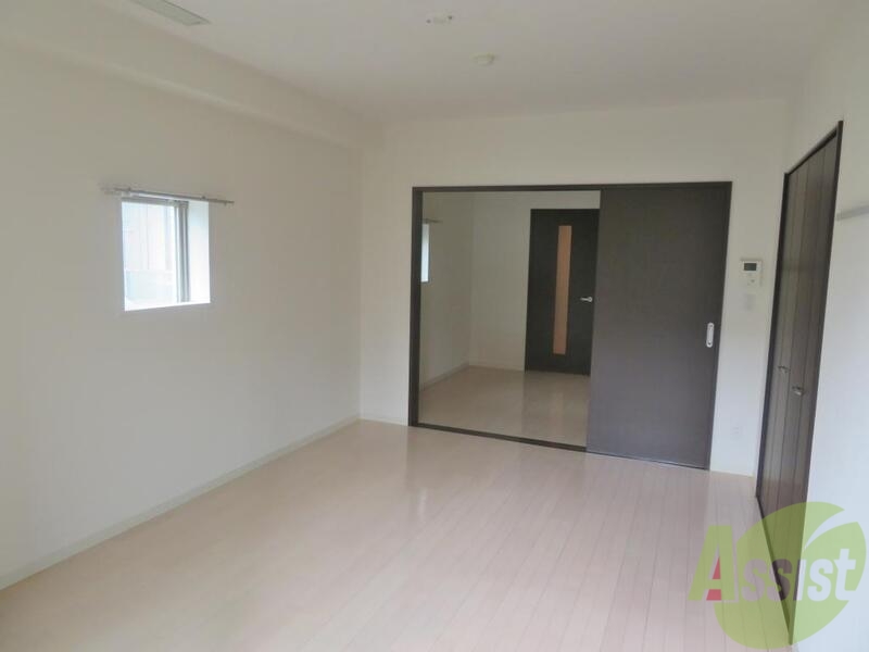 居室・リビング　白基調の壁は、明るく広く感じて気持ちが良いですね。