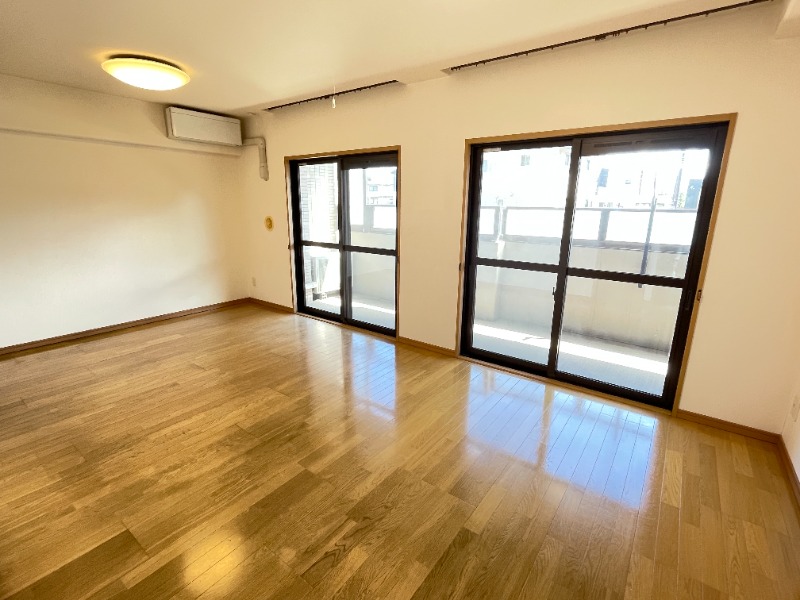 居室・リビング　広々としていて家具の配置も自由自在♪