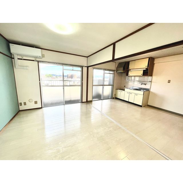 居室・リビング　広々としたリビング！