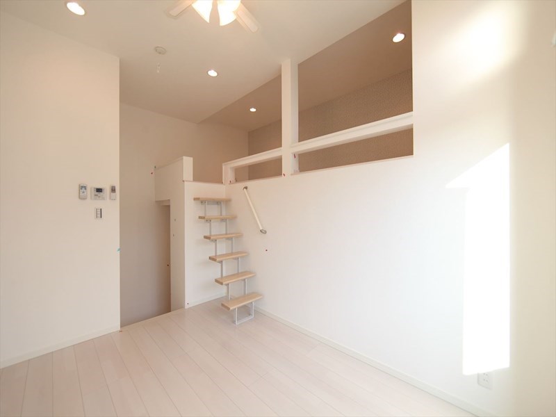 居室・リビング　洋室6帖　ロフト5.8帖（収納にも寝室にも使えます）