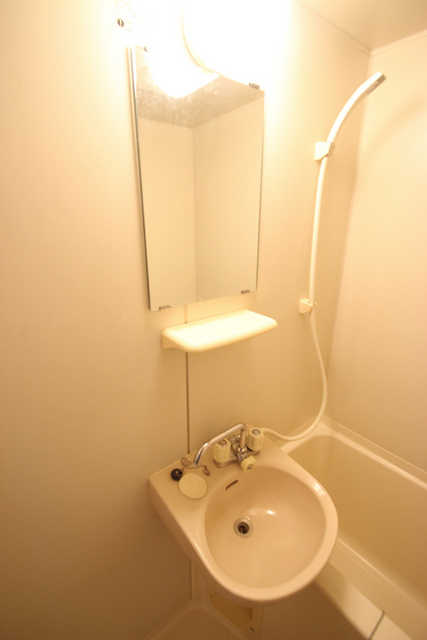 洗面設備　別室の参考写真です。※現況優先