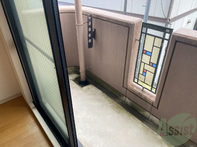 バルコニー　バルコニーも、日当たり良く、広くて使いやすそうです