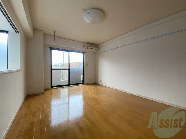 居室・リビング　日当りの良い、広めのお部屋となっております