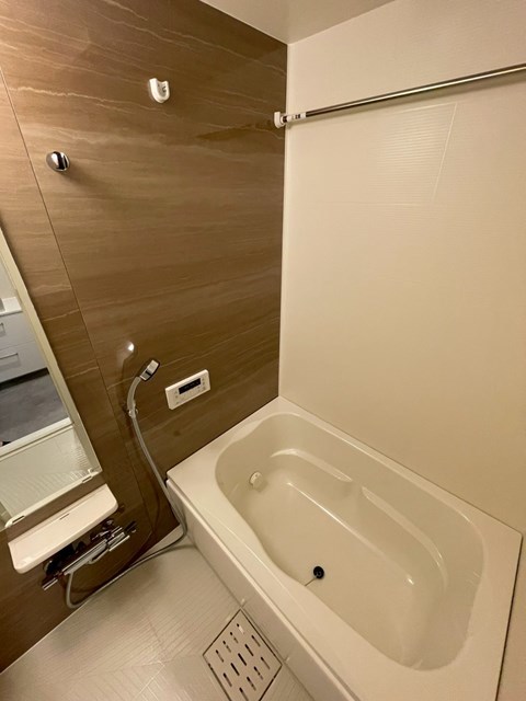 バス・シャワールーム　浴室乾燥、暖房、高温差し湯式のお風呂です！