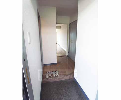 玄関　奥の方が見えにくいのがいいですね。