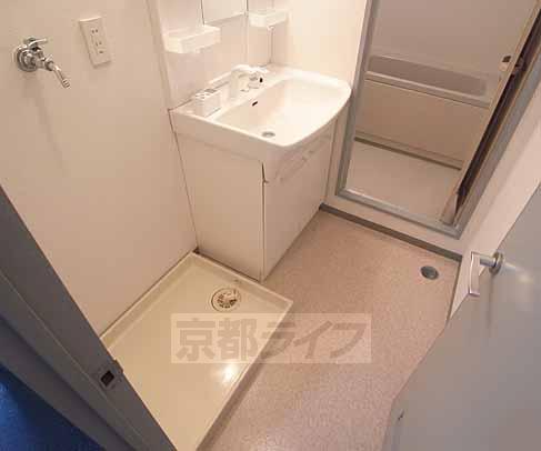 洗面設備　脱衣所も広いですよ。