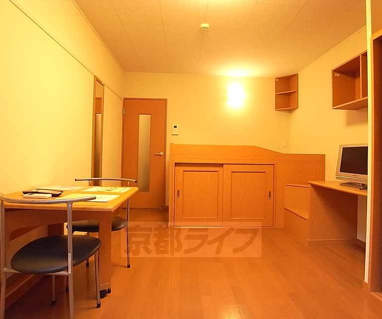 居室・リビング　家具・家電の付いたお部屋です。