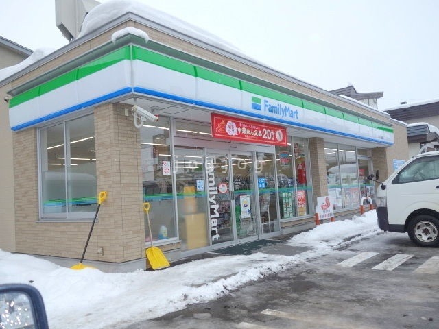 コンビニ　ファミリーマート江別向ヶ丘店（コンビニ）まで538m