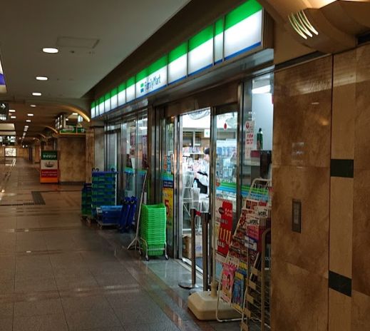 コンビニ　ファミリーマート OCATモール店（コンビニ）まで220m