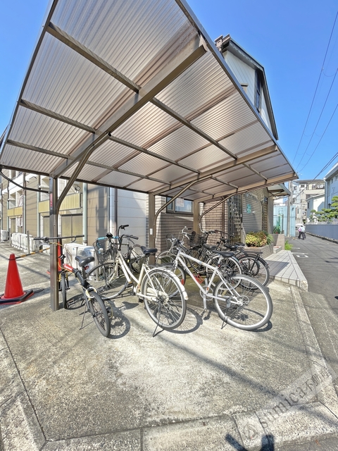 その他共有部分　屋根付き駐車場完備！