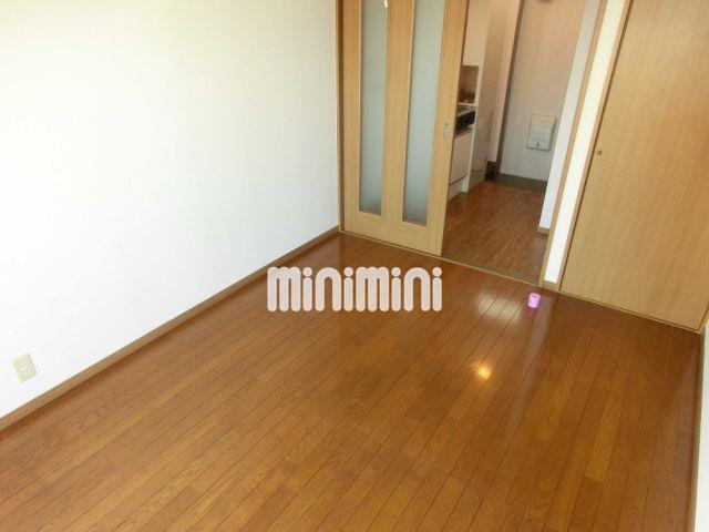居室・リビング　居室です。収納あります。